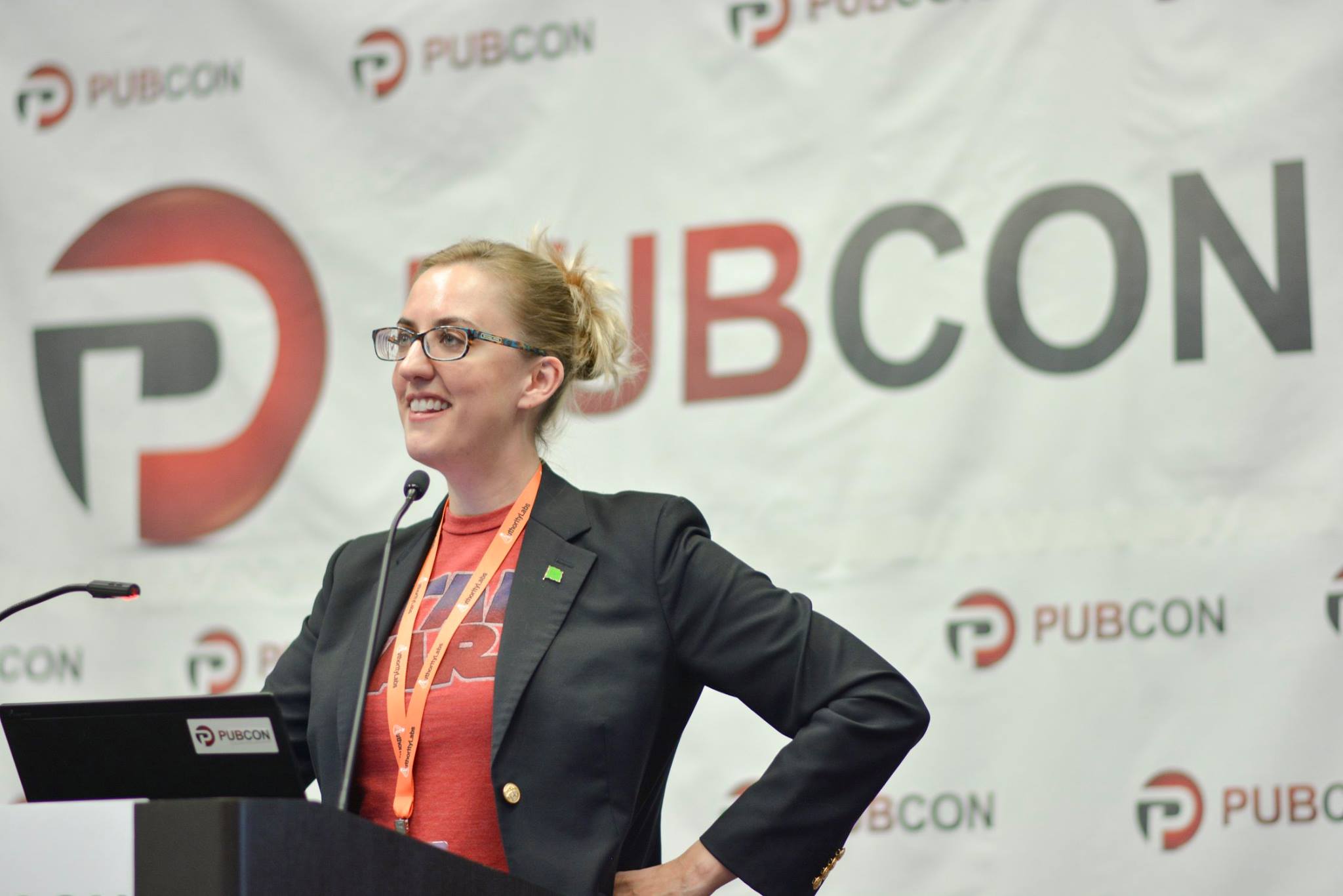 Carolyn Shelby speaking at PubCon